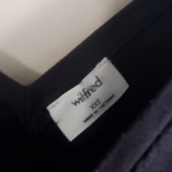 NWOT Aritzia v-neck bodysuit - Picture 2 of 5